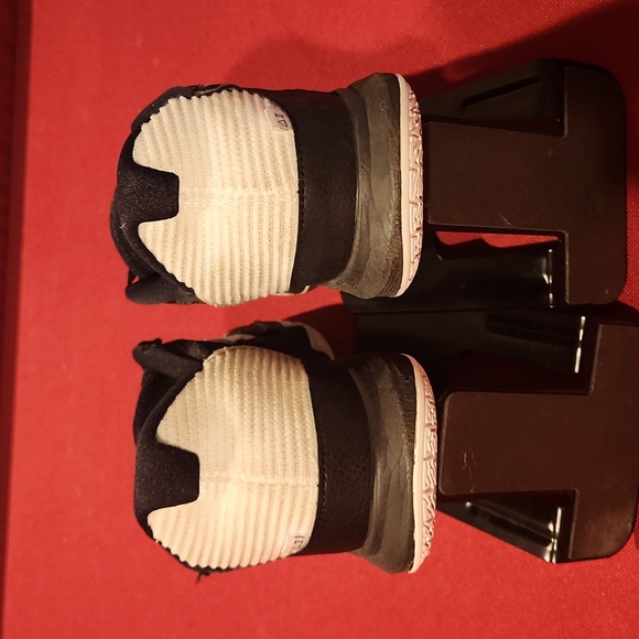 Nike Kyrie Low 5 - Picture 4 of 4